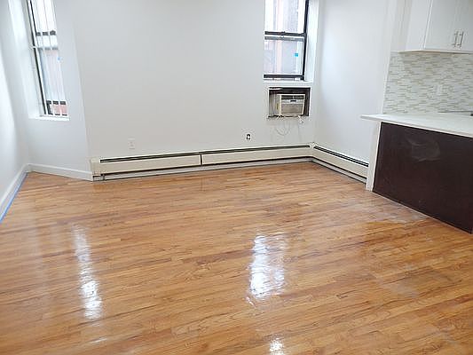 3rd image of 601 10th Ave APT 2A