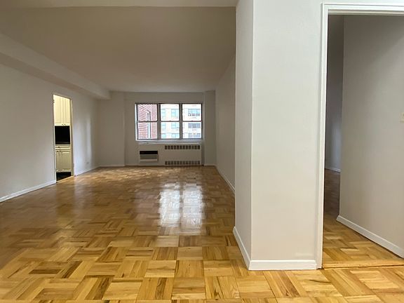 4th image of 30 W 60th St APT 11S