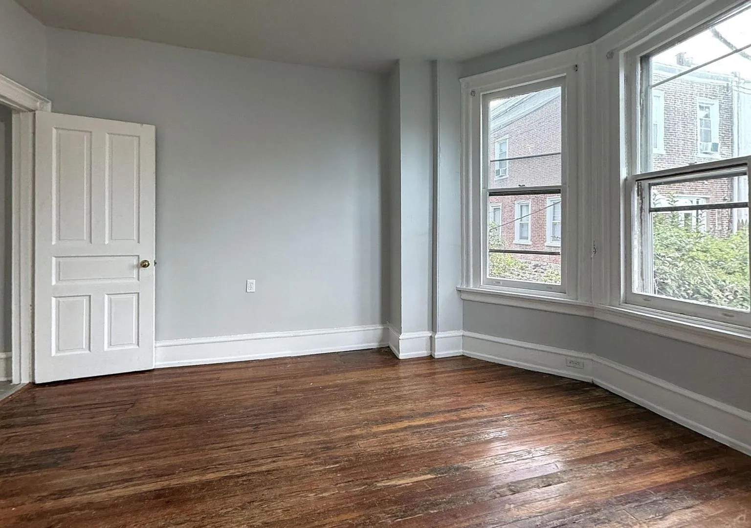 441 E Walnut Ln — Photo 4