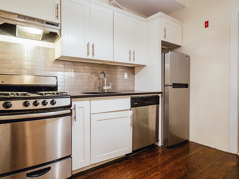 435 Bleecker St #2R — Photo 4