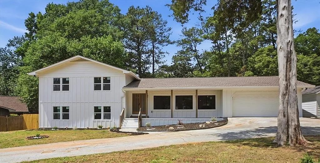 4 bed, 3.0 bath, 2752 sqft, $3,000 — Photo 1