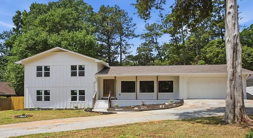 1073 Grayson Pkwy
