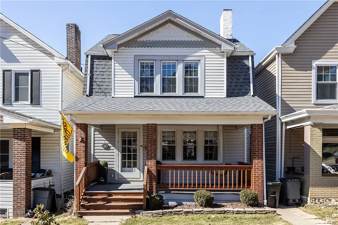 85 Admiral Dewey Ave photo 1