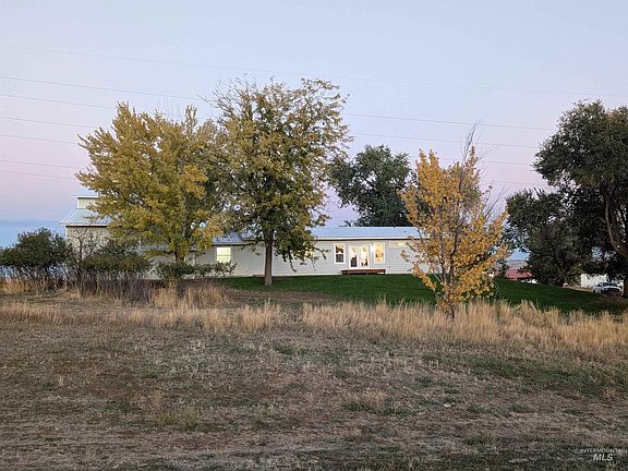 2nd image of 2253 Waite Rd