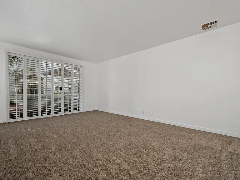 620 Holbrook Ct #101 — Photo 27