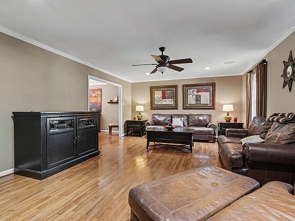 3rd image of 7 Amber Ct