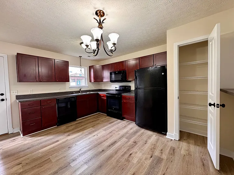 1255 Poets Ct — Photo 4