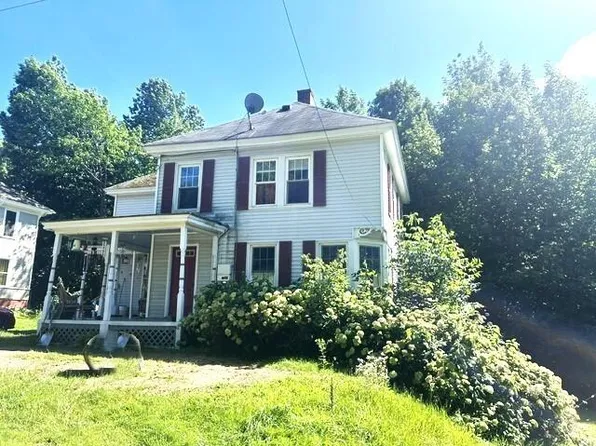 15 Mayo Street, Dover-Foxcroft, ME 04426