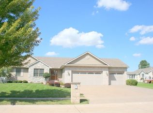 2622 Julie Ln, Davenport, IA 52807