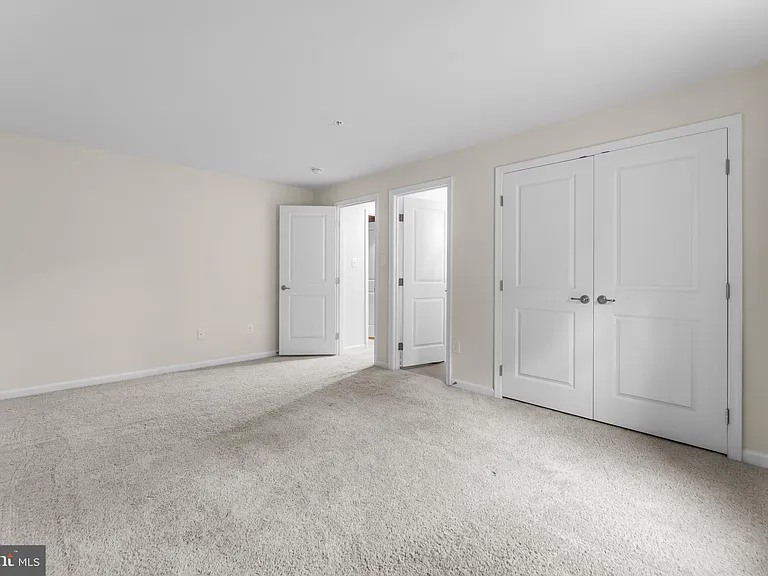 7570 Arundel Woods Dr — Photo 50