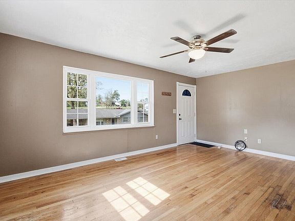 5th image of 1106 Lockhart Rd