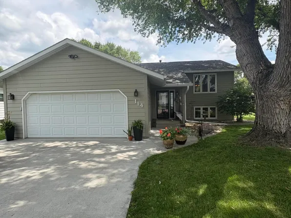 114 16th St SE, Watertown, SD 57201