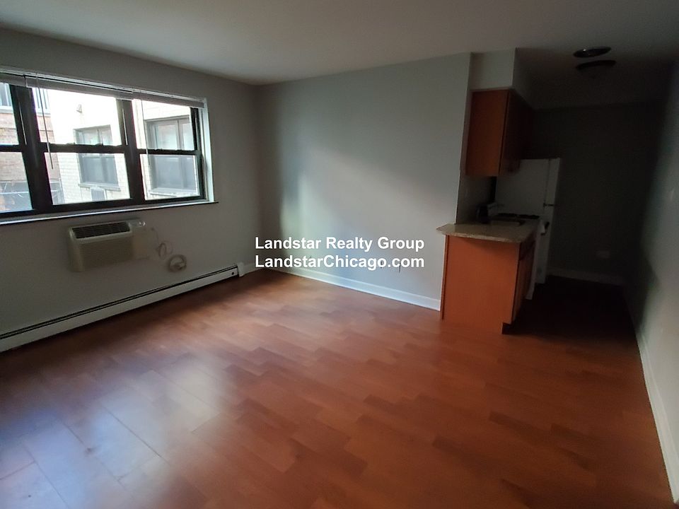 1st image of 534 W Wellington Ave #205
