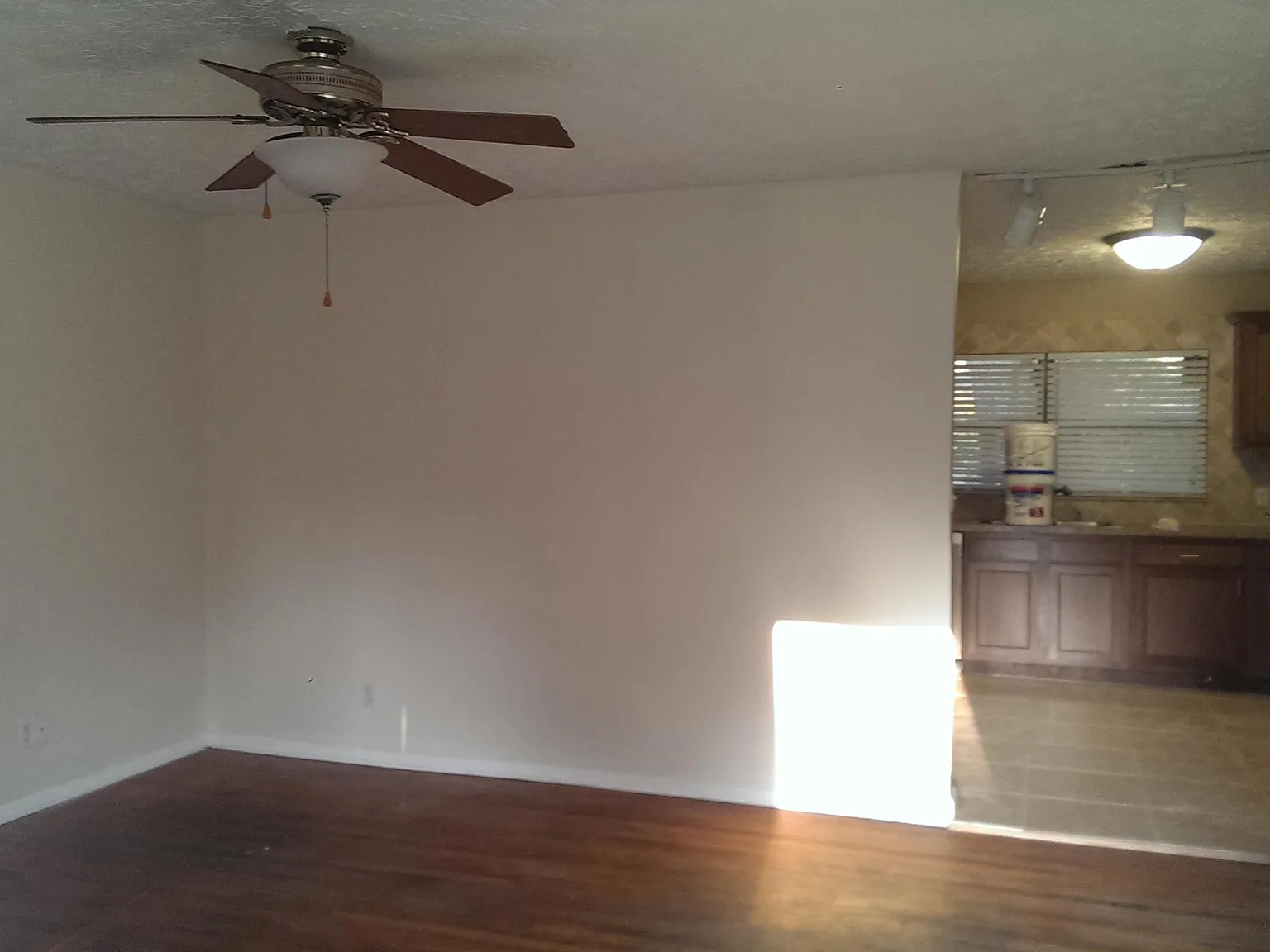 3 bed, 1.5 bath, 1014 sqft, $1,700 — Photo 2