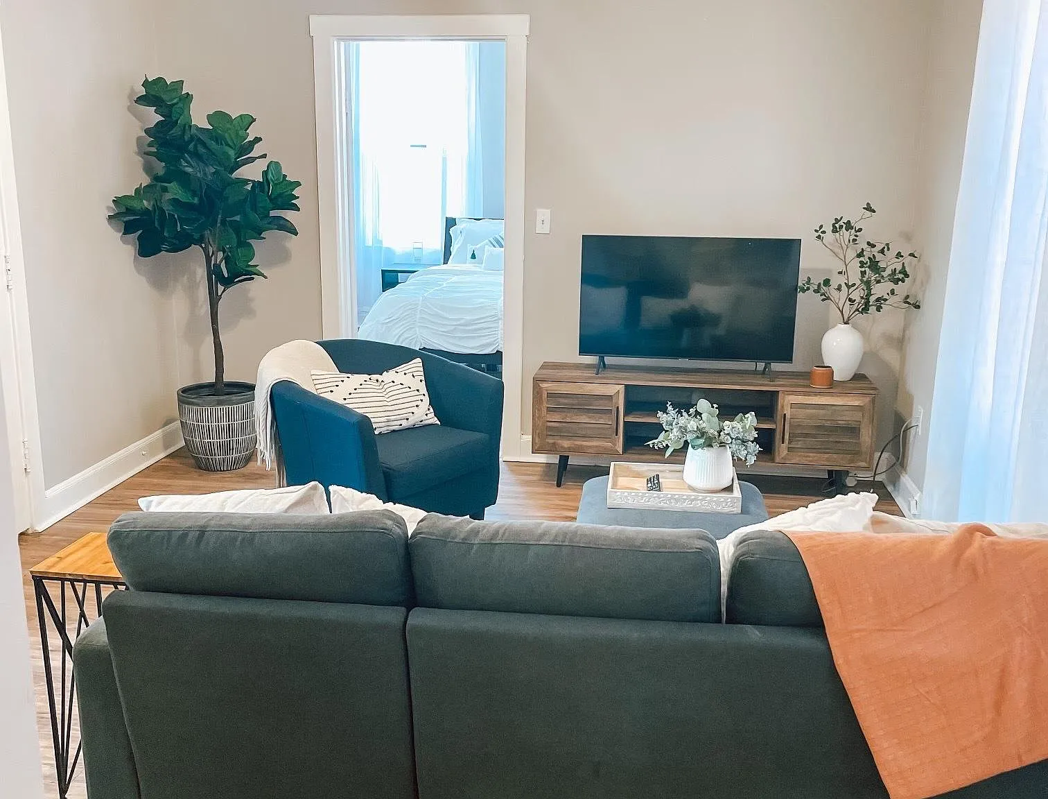 1 bed, 700 sqft, $1,300 — Photo 1