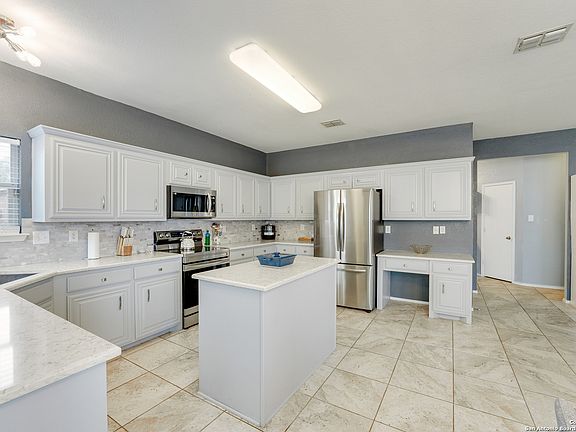 3rd image of 6006 Lakefront St