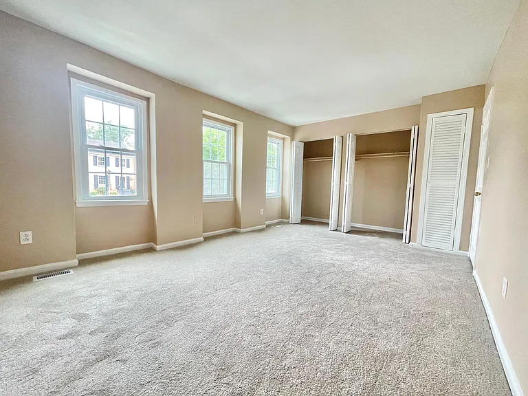 2090 Pilgrim Dr — Photo 31