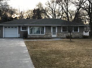 215 Lynnwood Ln, Brookfield, WI 53005