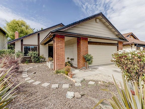 4th image of 572 Begonia Dr