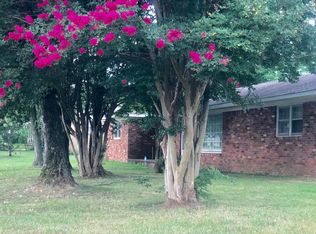 208 Cox Creek Pkwy, Florence, AL 35630
