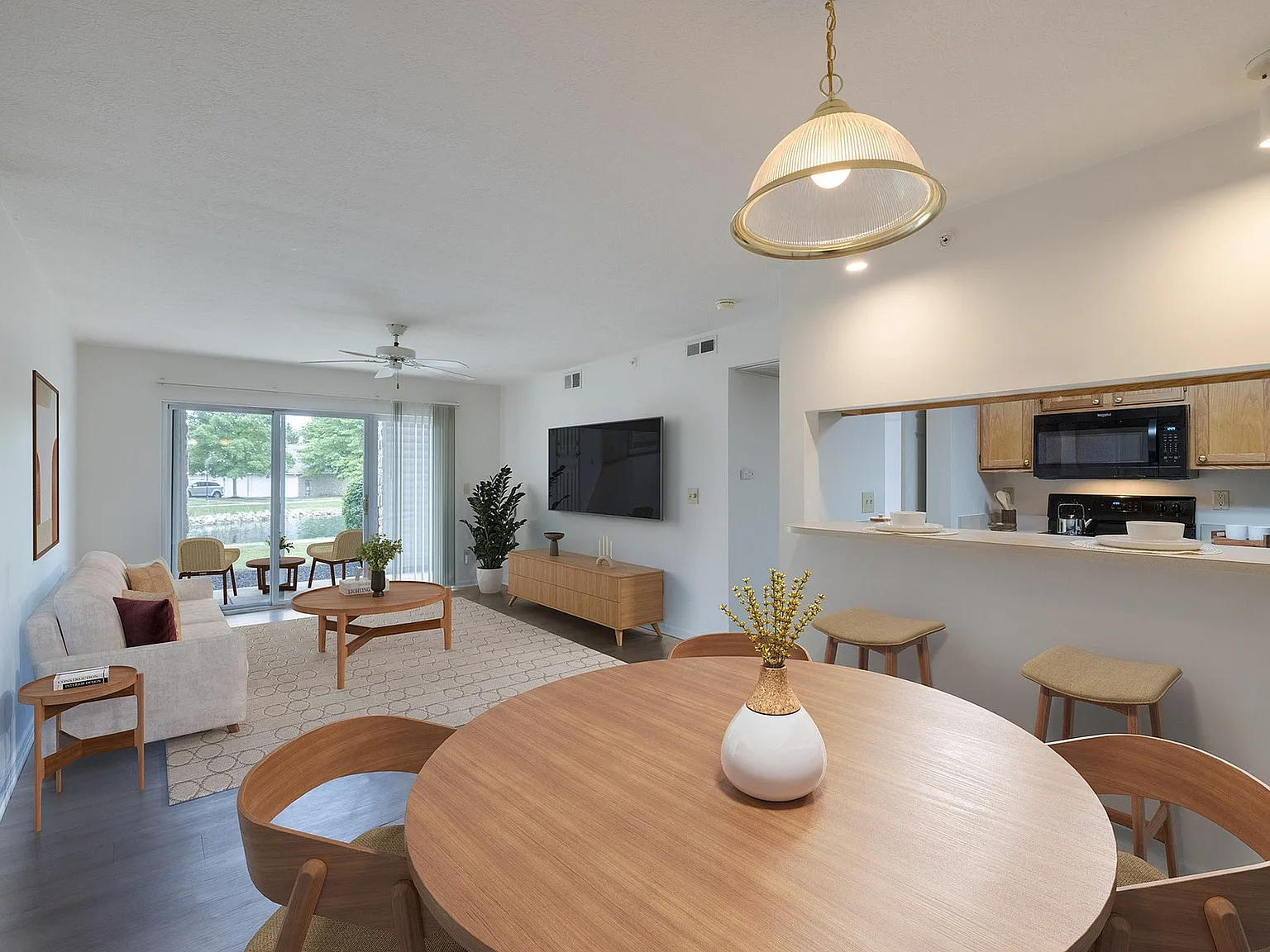 Bennington Pond Apartments — Photo 1
