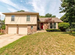 3813 SW Washington Dr, Blue Springs, MO 64014