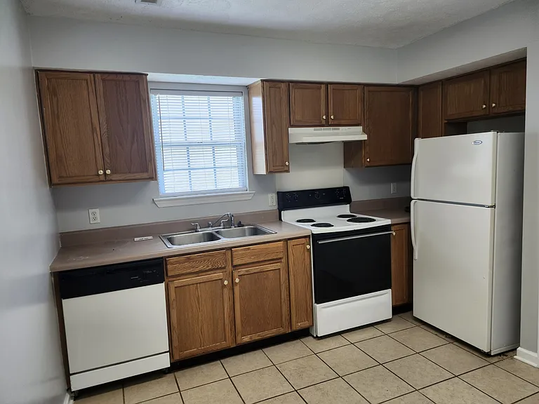 124 Williams St — Photo 3