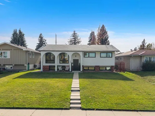 68 NE Lake Emerald Rd SE, Calgary, AB T2J 2J7