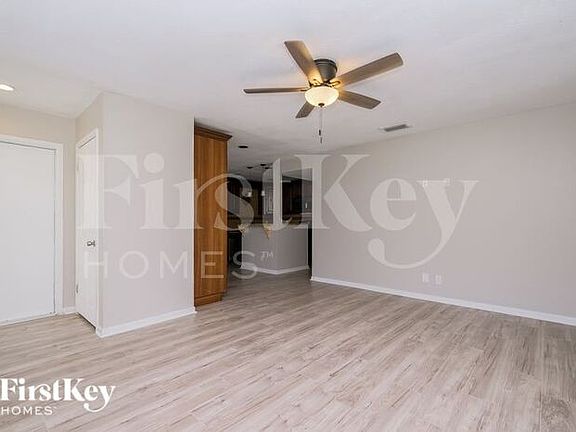 3rd image of 7801 N Blvd