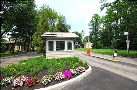 5 Country Club Drive — Photo 4