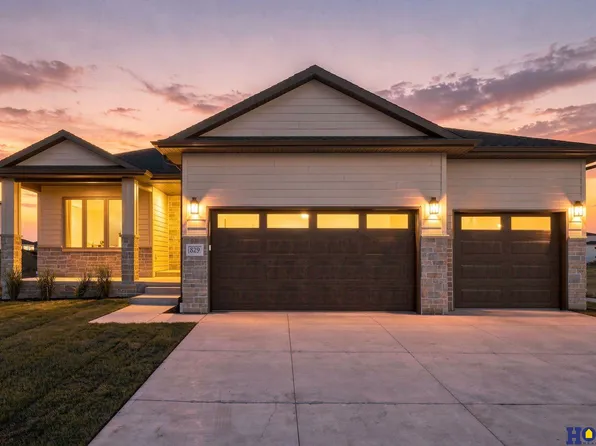 829 Regiment Rd, Lincoln, NE 68527