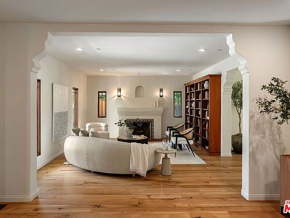 3rd image of 728 25th St