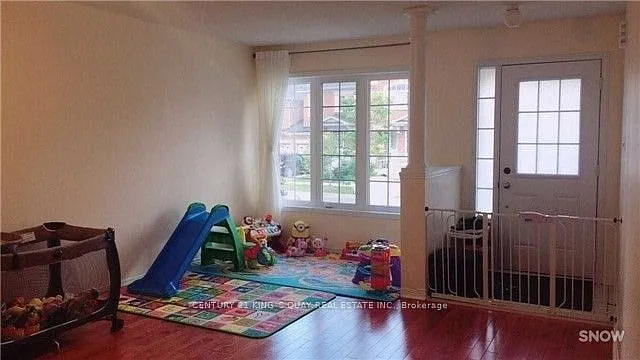 12 Westcliffe Cres — Photo 7