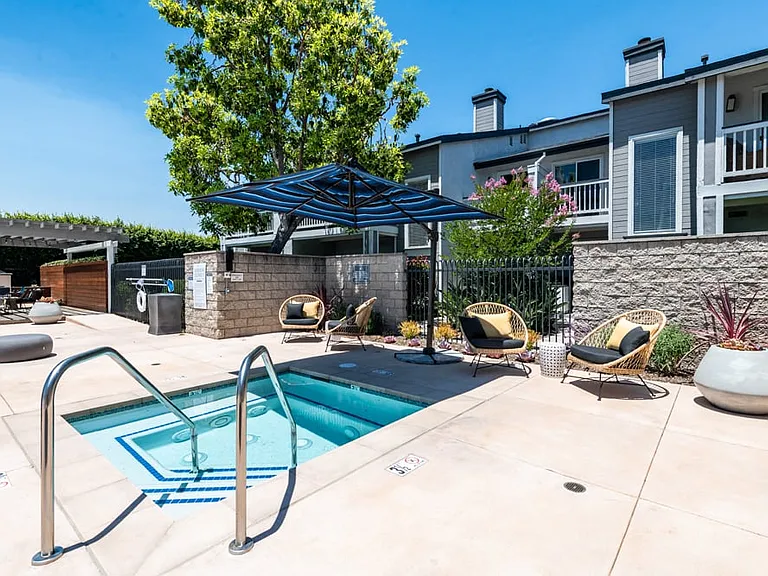 Aliso Creek Apartments — Photo 10
