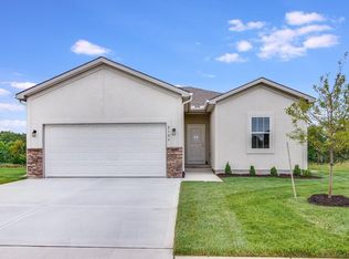 2106 Creek View Ln, Raymore, MO 64083