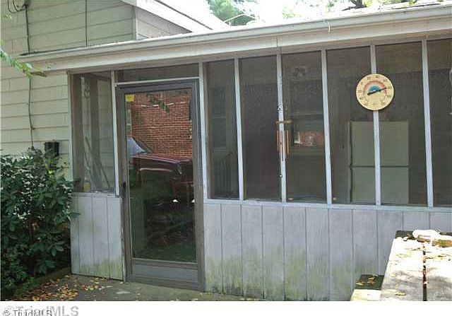 2nd image of 909 Willard St