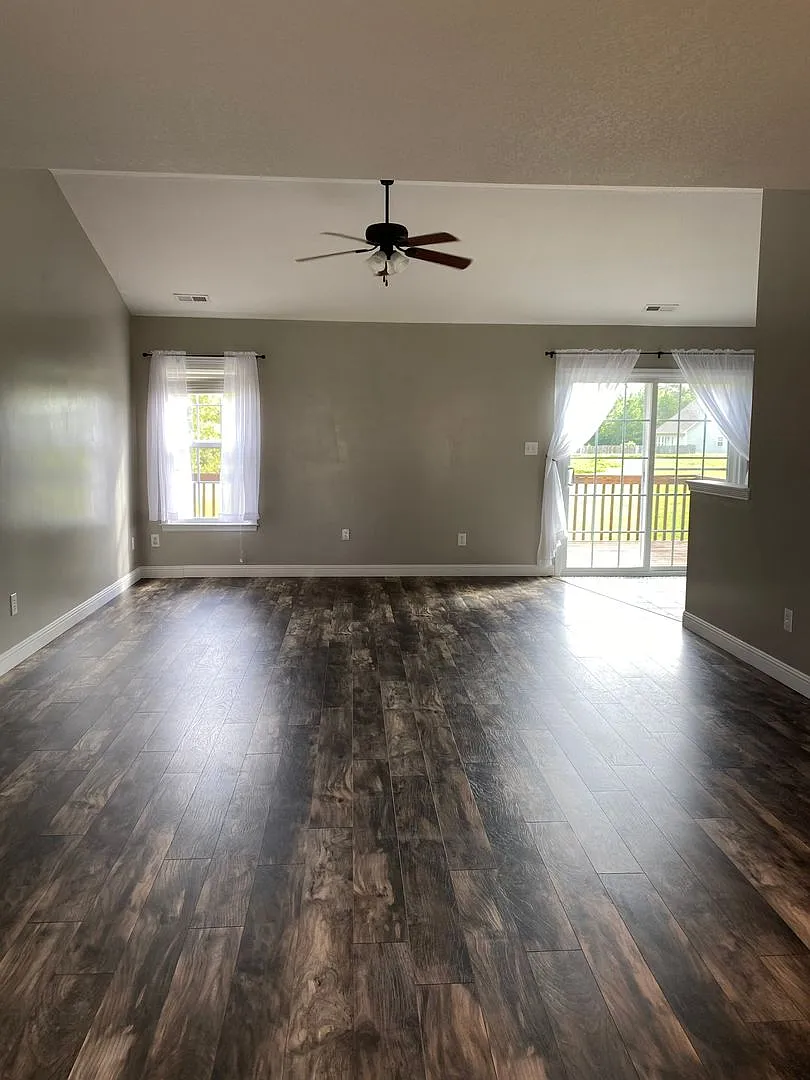 Lovely home in Maple Hill — Photo 3