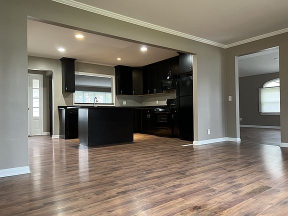 2nd image of 1129 Meadow Dr