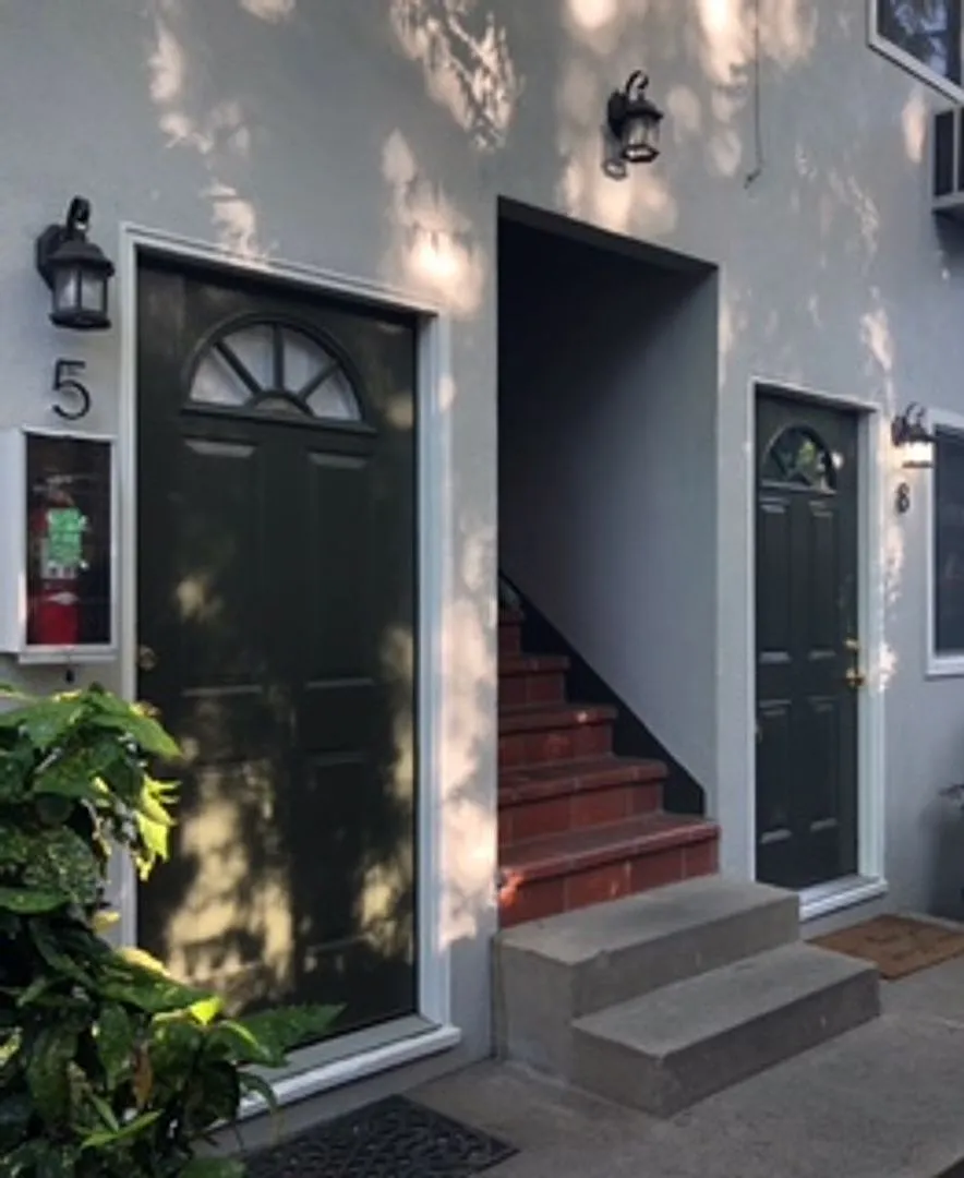 1722 V Street — Photo 3