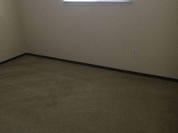 3rd image of 810 Wildwood Dr APT 28