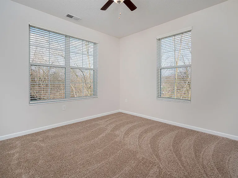 Bentley Apartments — Photo 7