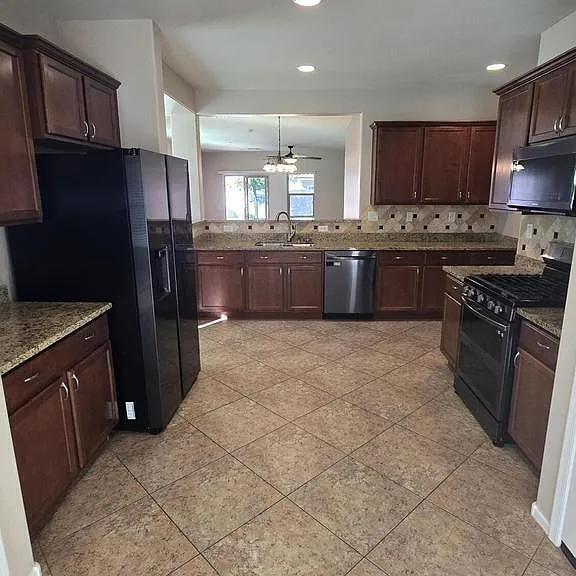 10826 W Avenida Del Rey — Photo 9