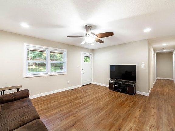 5th image of 1905 Lovejoy Ln