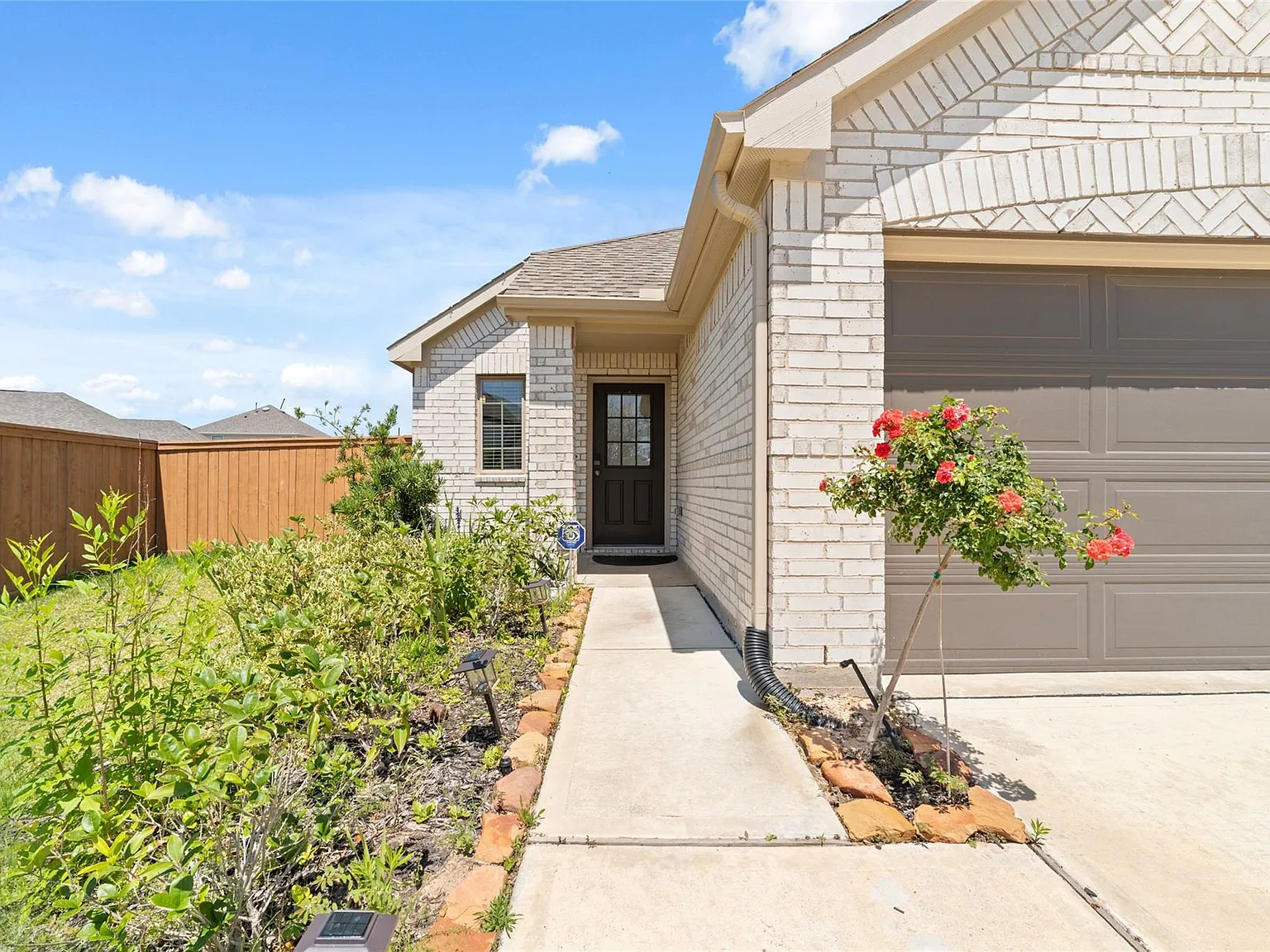 3 bed, 2.5 bath, 1679 sqft, $2,795 — Photo 3