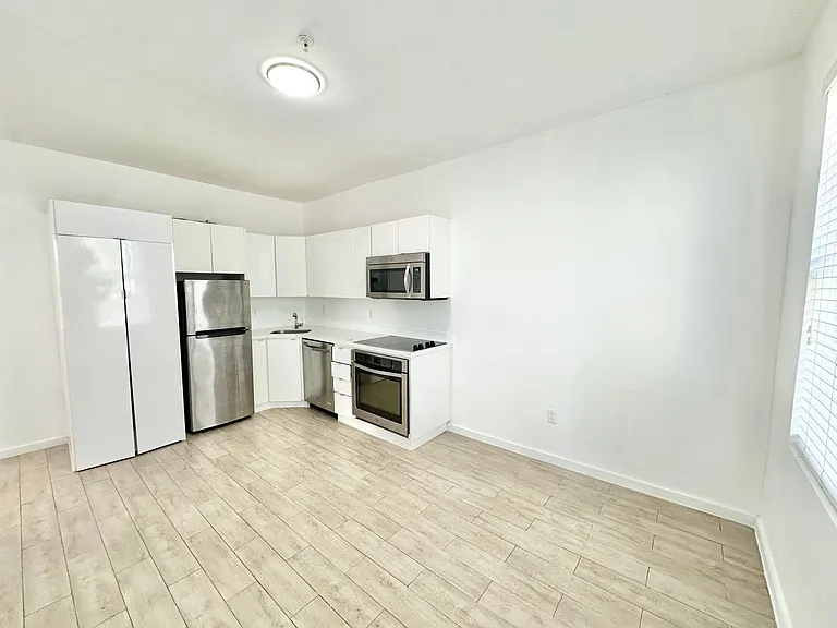 1611 Meridian Ave #305 — Photo 5