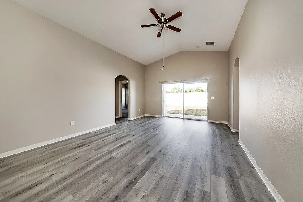 4 bed, 3.0 bath, 1932 sqft, $2,240 — Photo 4