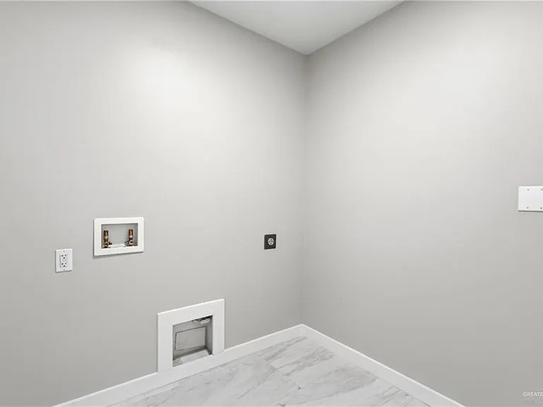 2206 Corales St — Photo 14