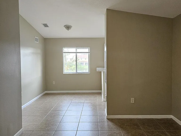 3490 Briar Bay Blvd #206 — Photo 2