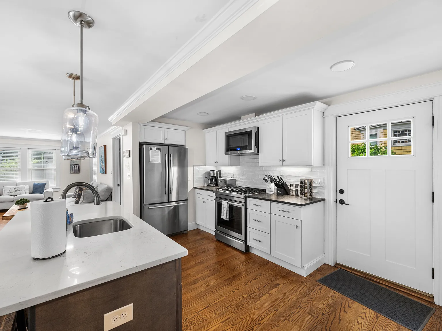 3 bed, 1431 sqft, $3,900 — Photo 3