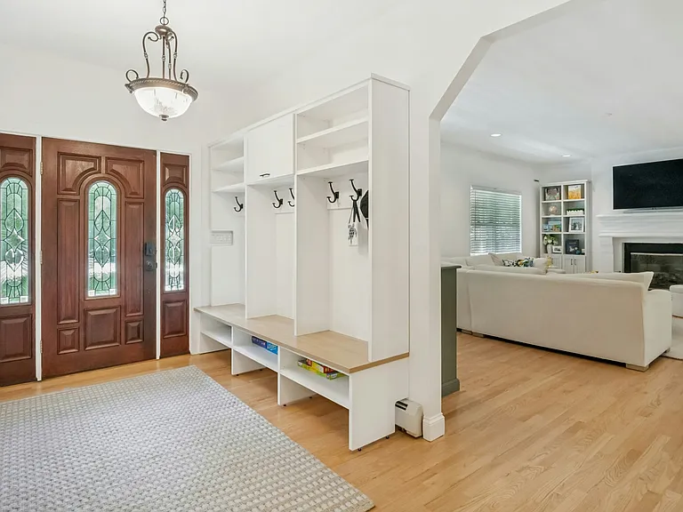 575 Washington Ave — Photo 4